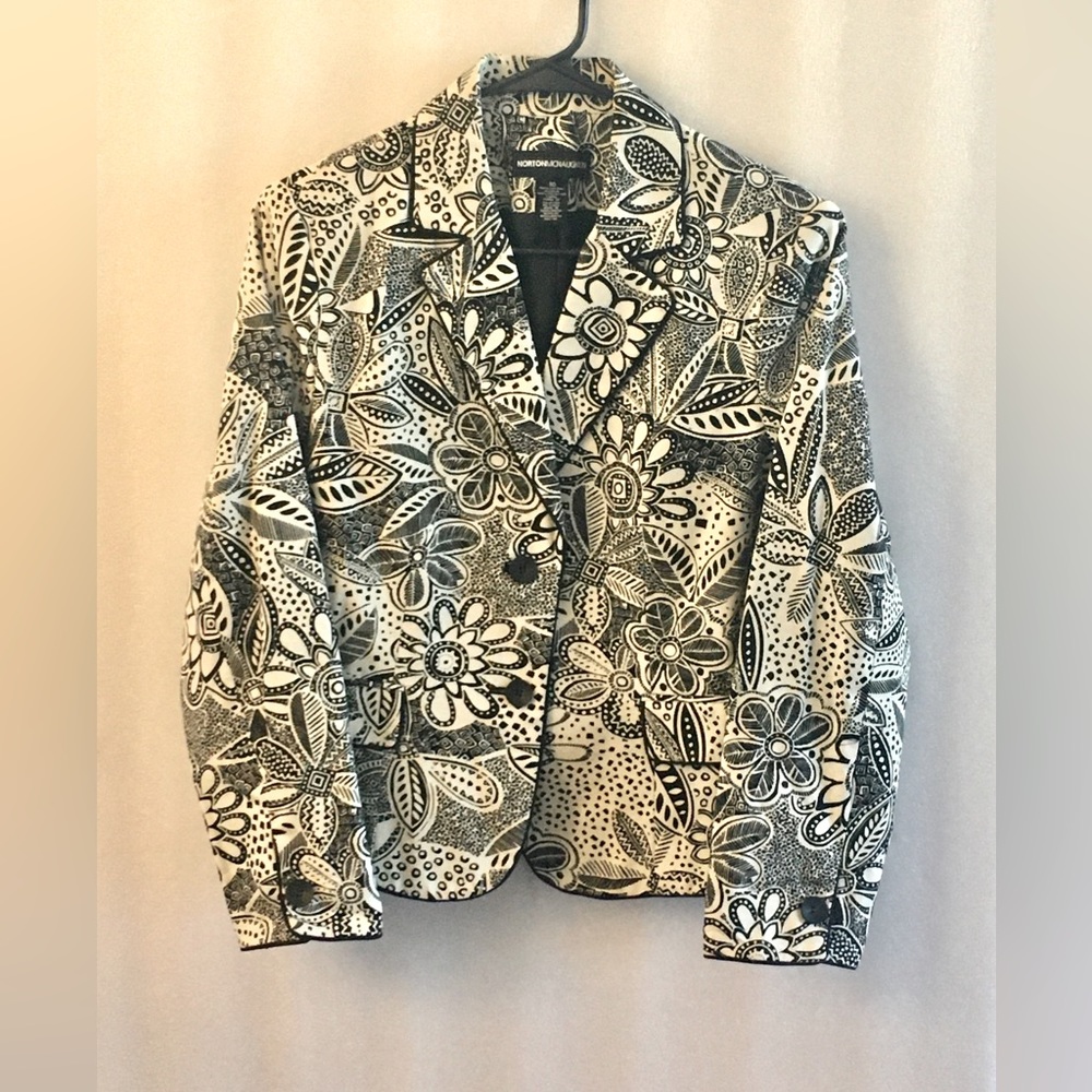 Norton McNaughton-Size 10-Black and White Lined Floral Blazer-